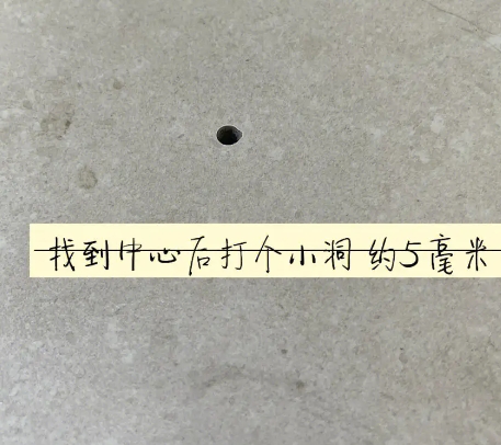 梁河瓷砖空鼓维修公司专业解答在瓷砖铺贴过程中，如果砂料搅拌不均匀，将会带来以下问题