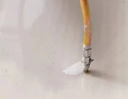 梁河瓷砖空鼓维修公司专业解答在瓷砖铺贴过程中，如果使用的砂料过粗（如全部使用了粗砂），可能会导致以下问题